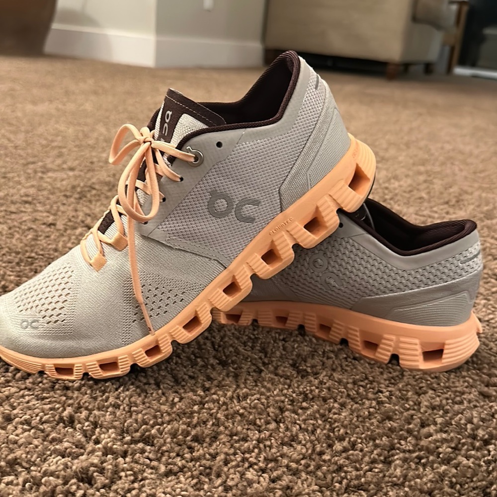 BRAND NEW CONDITION!! On cloud running shoes